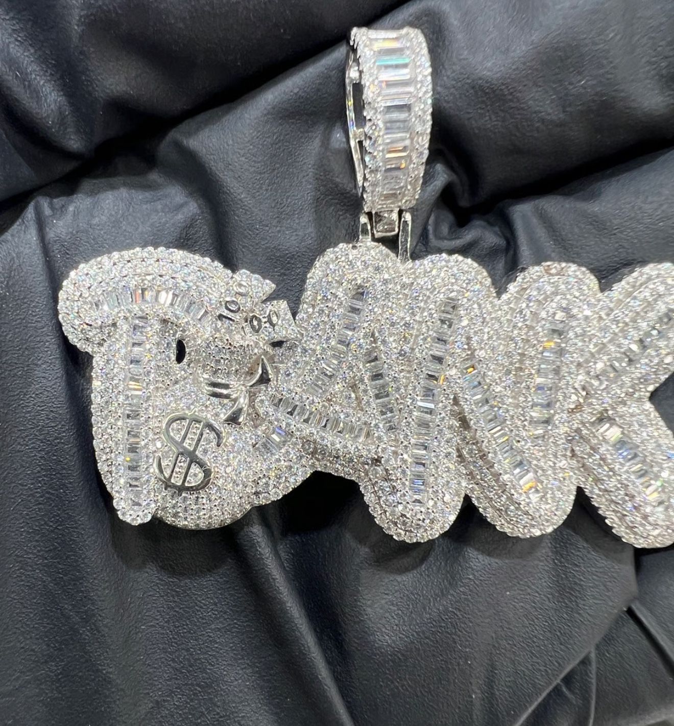 Bank Pendant