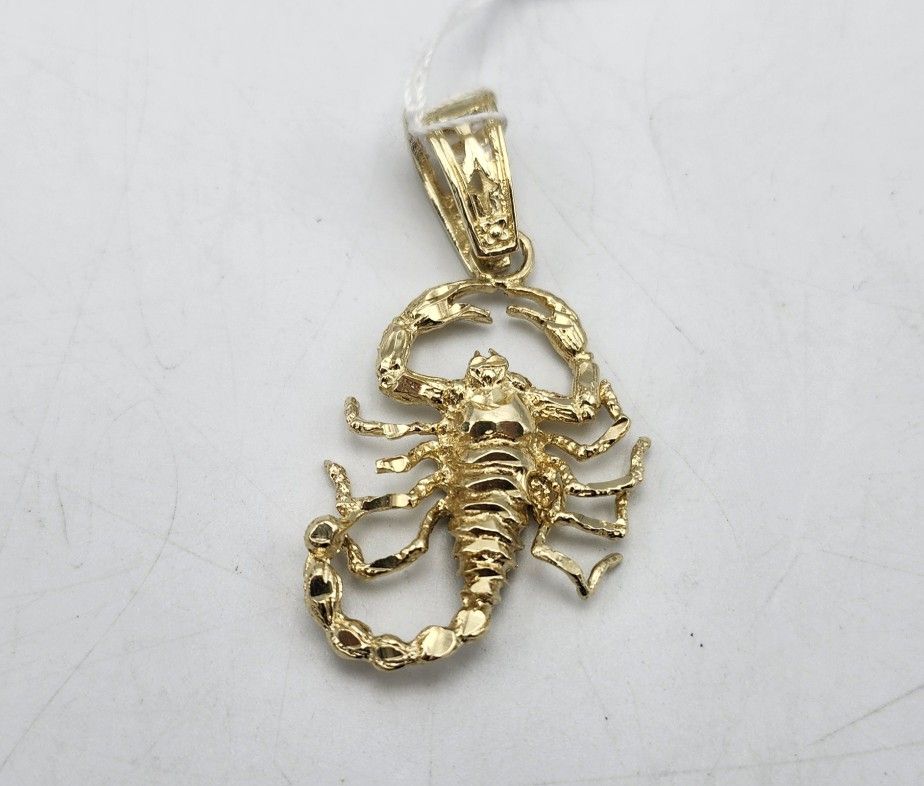 14kt Gold Scorpion Pendant 5.2G