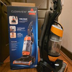 Bissell CleanView Upright Vacuum - Barely Used