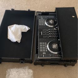 Numark NS7 ll With Case. 