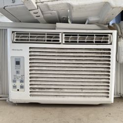 AC Unit Frigidaire 5,000 BTU 