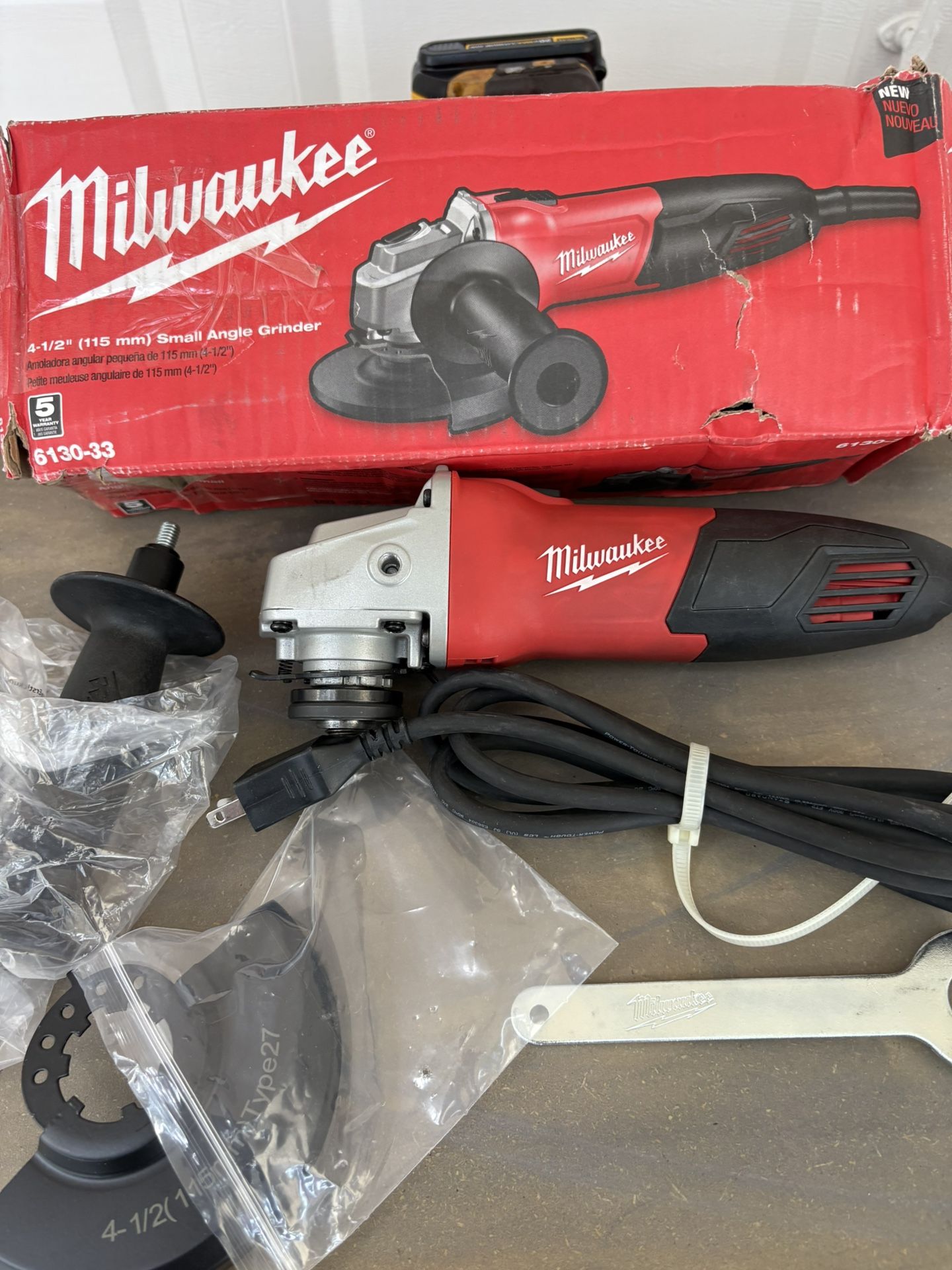 Milwaukee 7.0 Amp, 4-1/2" Small Angle Grinder Kit -6130-33-New/Unused/Open Box—Guard, Handle, Wrench, 8’ Cord