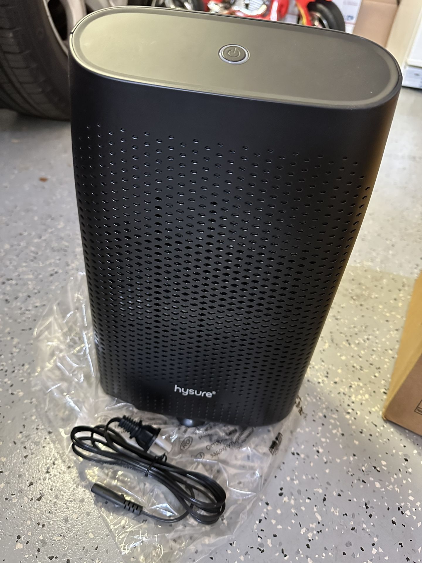 New in box hysure Dehumidifier 2000ml, Electric Dehumidifiers with LED Indicator and Auto-off