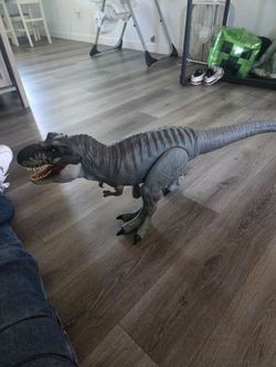 Giant t-Rex