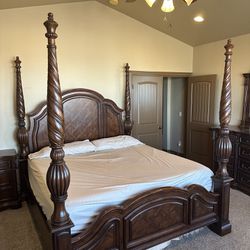 King Size Bedroom Set W/mattress 