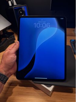 iPad Pro 13 m4 w/ AppleCare box and case