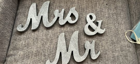 Mr & Mrs Signs