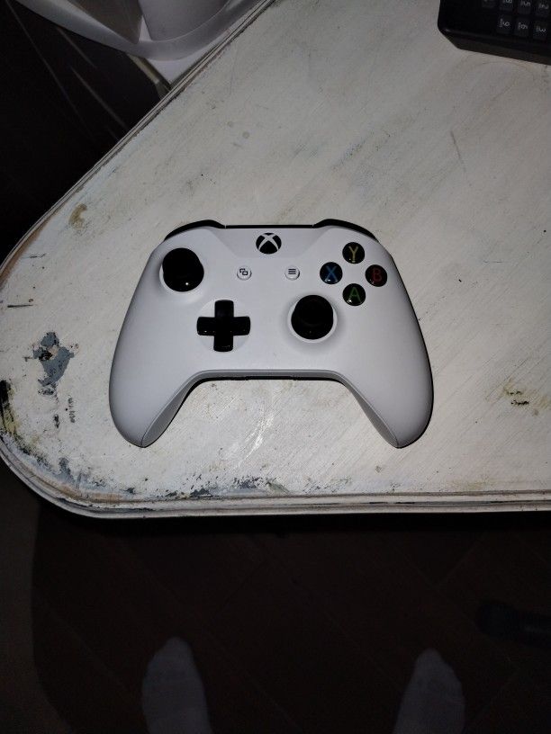 Xbox One Controller Model 1708 for Sale in Houston, TX OfferUp