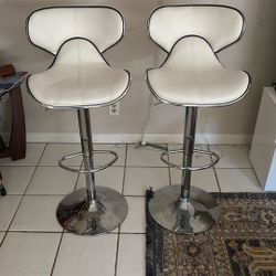 Adjustable Height Bar Stool 