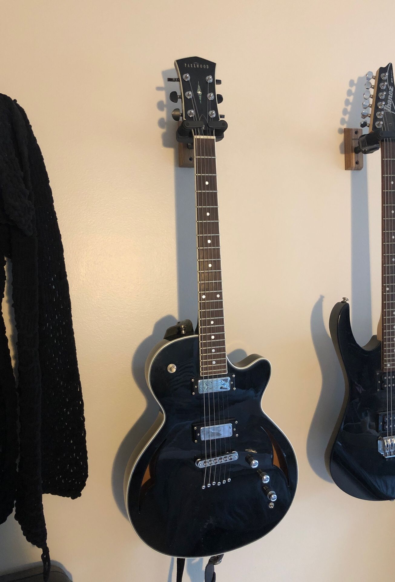Parkwood H2 Hybrid semihollow body electric guitar with case