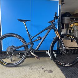 YT Capra Pro race 