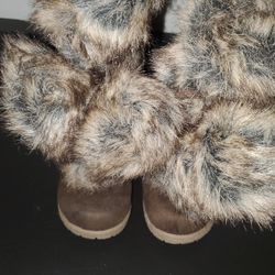 Toddler Fur Boots SIZE 8