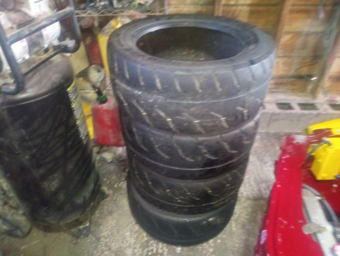 Tires R888