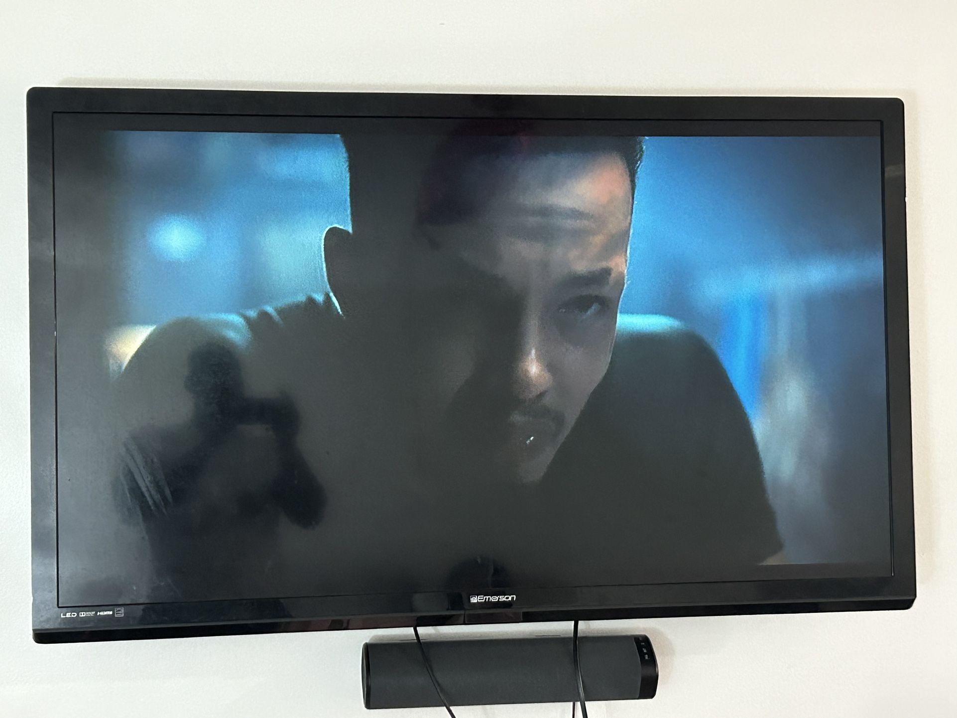 50” Emerson Tv