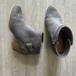 Women’s Boots Size 7W– Good Condition