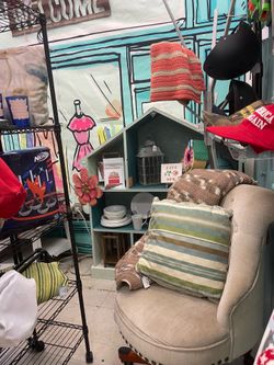 Lightly used home decor, clothing, nerf, fine art and photography…..etc! We are booth 2/A Titusville Indoor Market. Come shop in the A/C