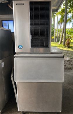 Hoshizaki ice machine with a 700-pound bin.