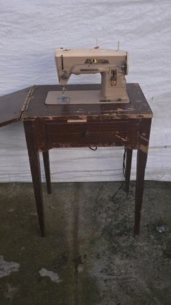 Vintage 50s Singer Sewing Machine With Table