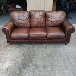 100% BROWN LEATHER SOFA. 