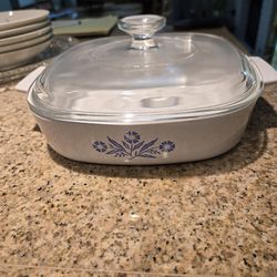 Rare CorningWare/ Pyrex Casserole Dish