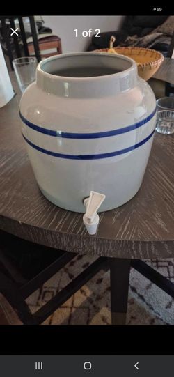 Porcelain water dispenser