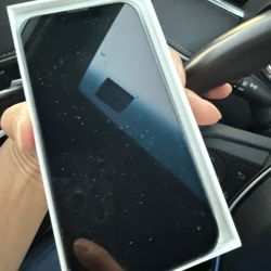 iPhone 13 -128g Unlocked. Like New 