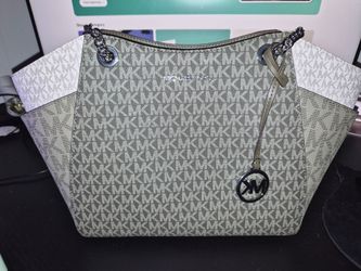 Michael Kors Jet Set Shoulder Bag (lightly used)