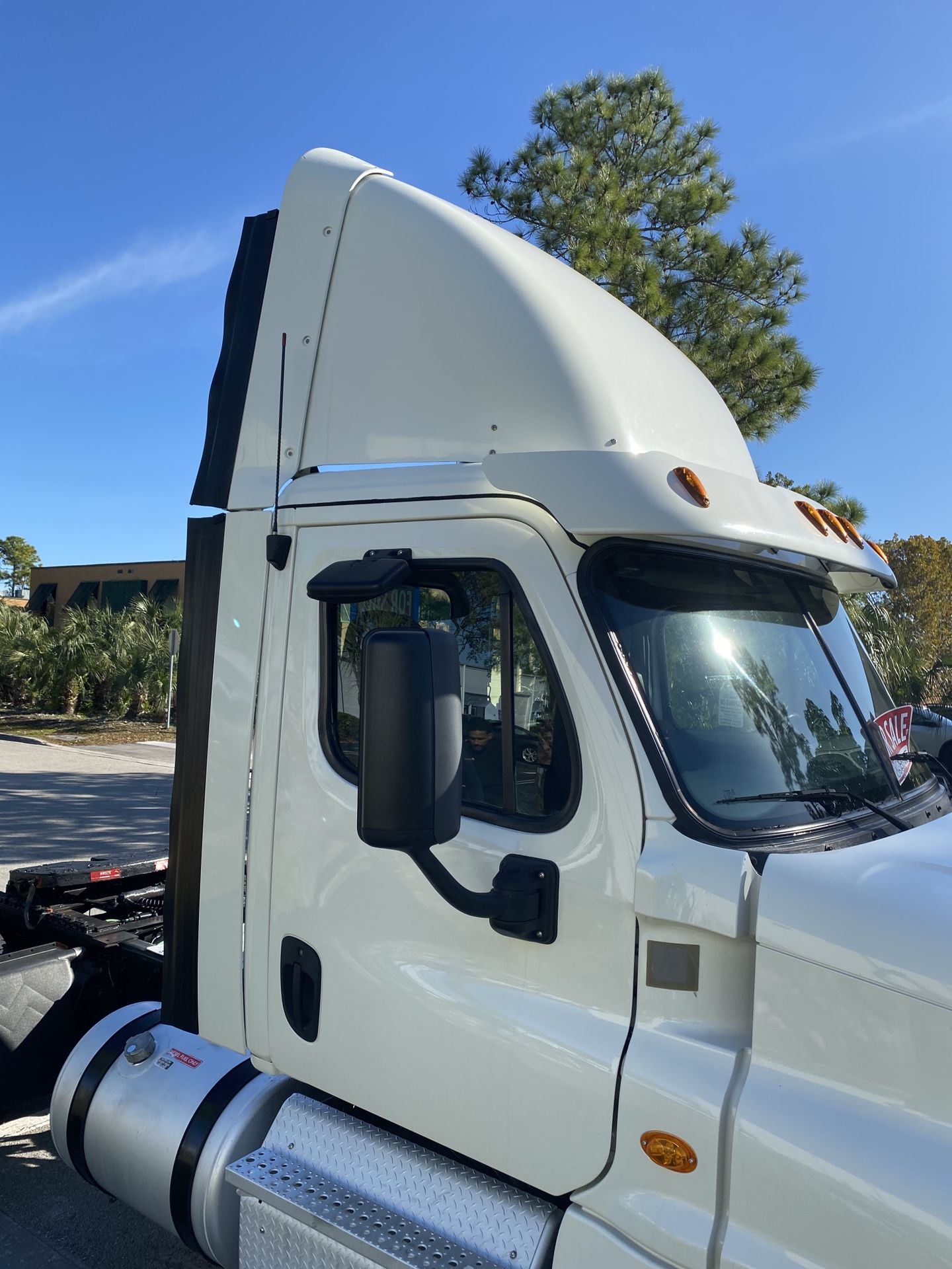 2017 Freightliner Cascadia 125 Fairing Wind Deflector Roof Top & Sides