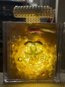 Small perfume bottle decor prop