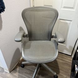 Herman Miller Aeron Office Chair ( SIZE B ) FULLY  LOADED !!