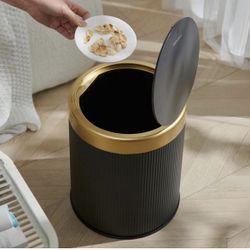 Hands-free trash can