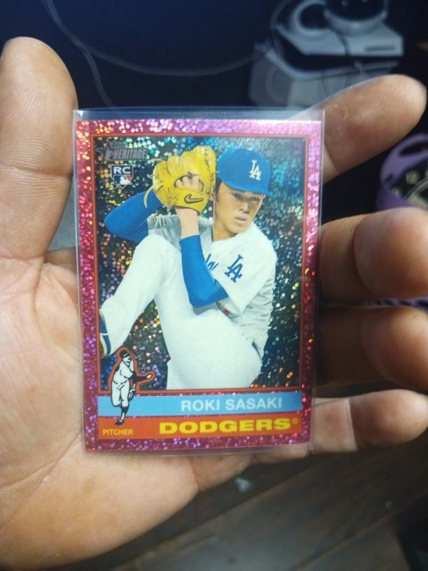 2025 Topps Heritage Roki Sasaki Rookie Pink Holo