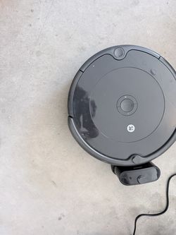 iRobot Roomba 694 Robot Vacuum + Dock — Tested and Working - $40 (Queen Anne)
