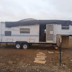 RV FIFTH WHEEL 