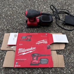 Milwaukee 1/4 Sheet Palm Sander