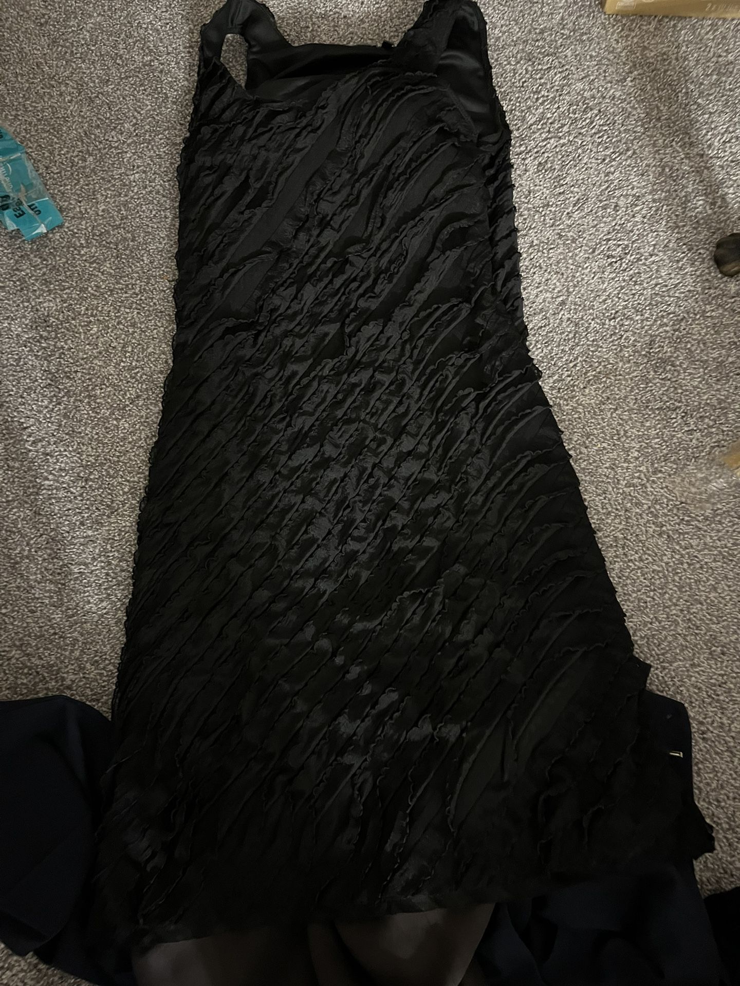 Notations size L ruffled sleeveless black midi dress