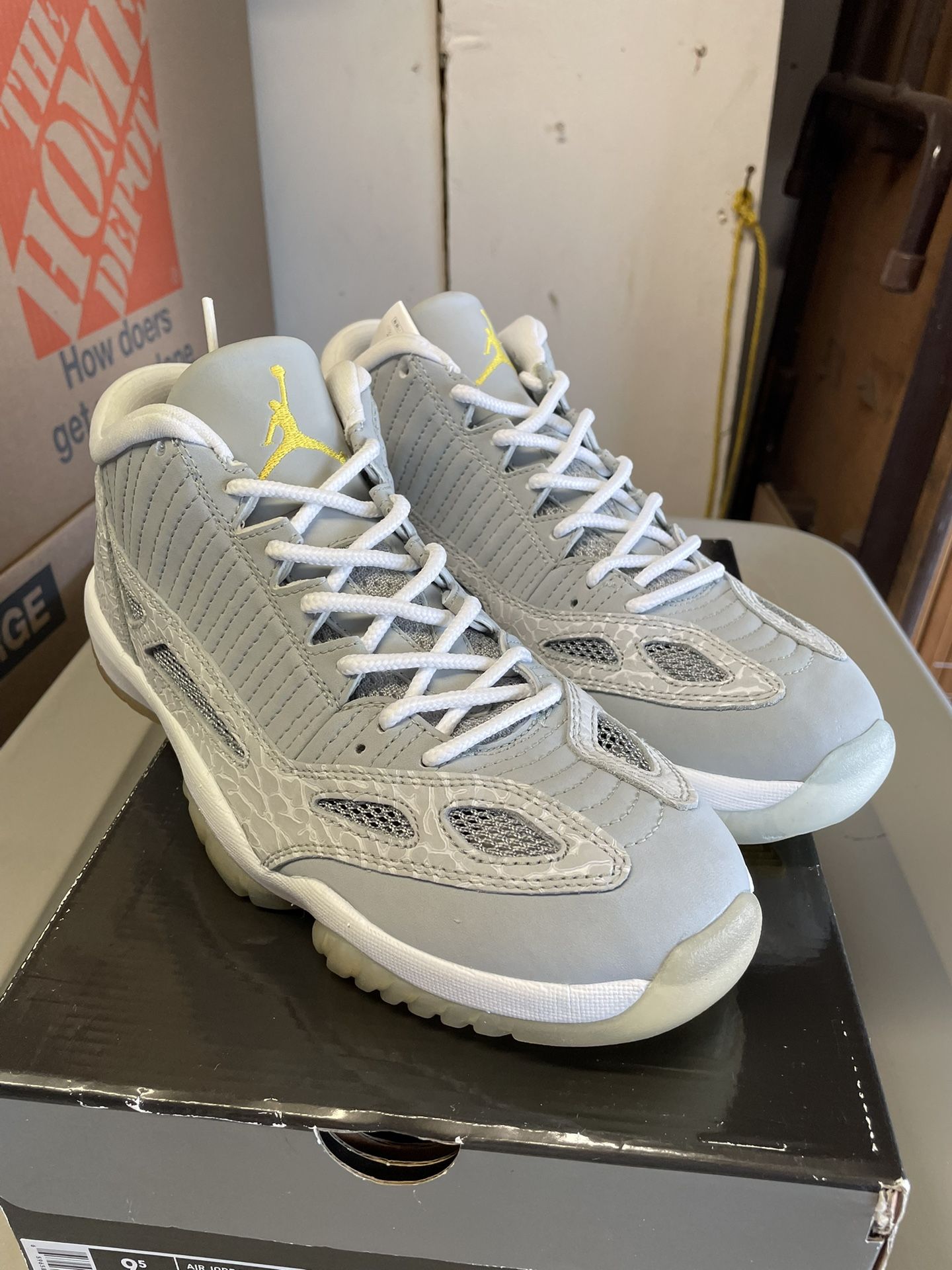 2007 Jordan 11 Low IE Size 9.5 DS $120 Firm