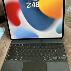 iPad Pro 4th Generation With Keyboard