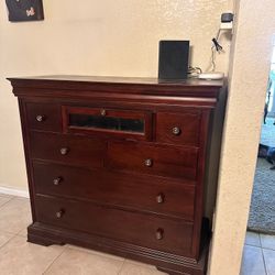 Dresser/ TV stand