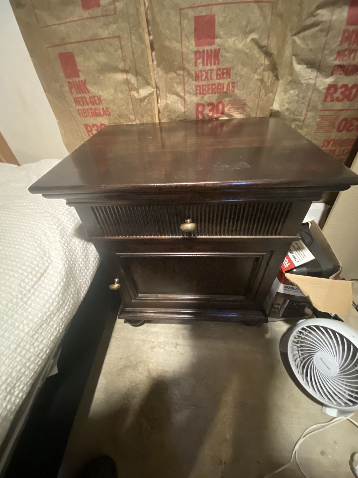 One Drawer Wood Antique Dresser With Cabinet Door