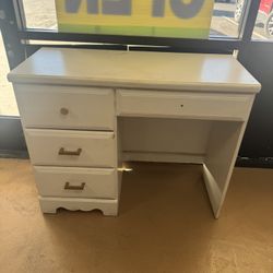 ✨ Cute White Desk / Vanity with Gold Hardware – 3 Drawers ✨