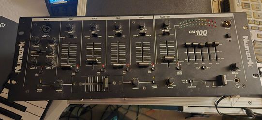 Numark CM100 DJ mixer