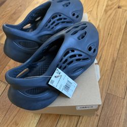 Black Yeezy Foam Runner Size 8 - Worn 3x 