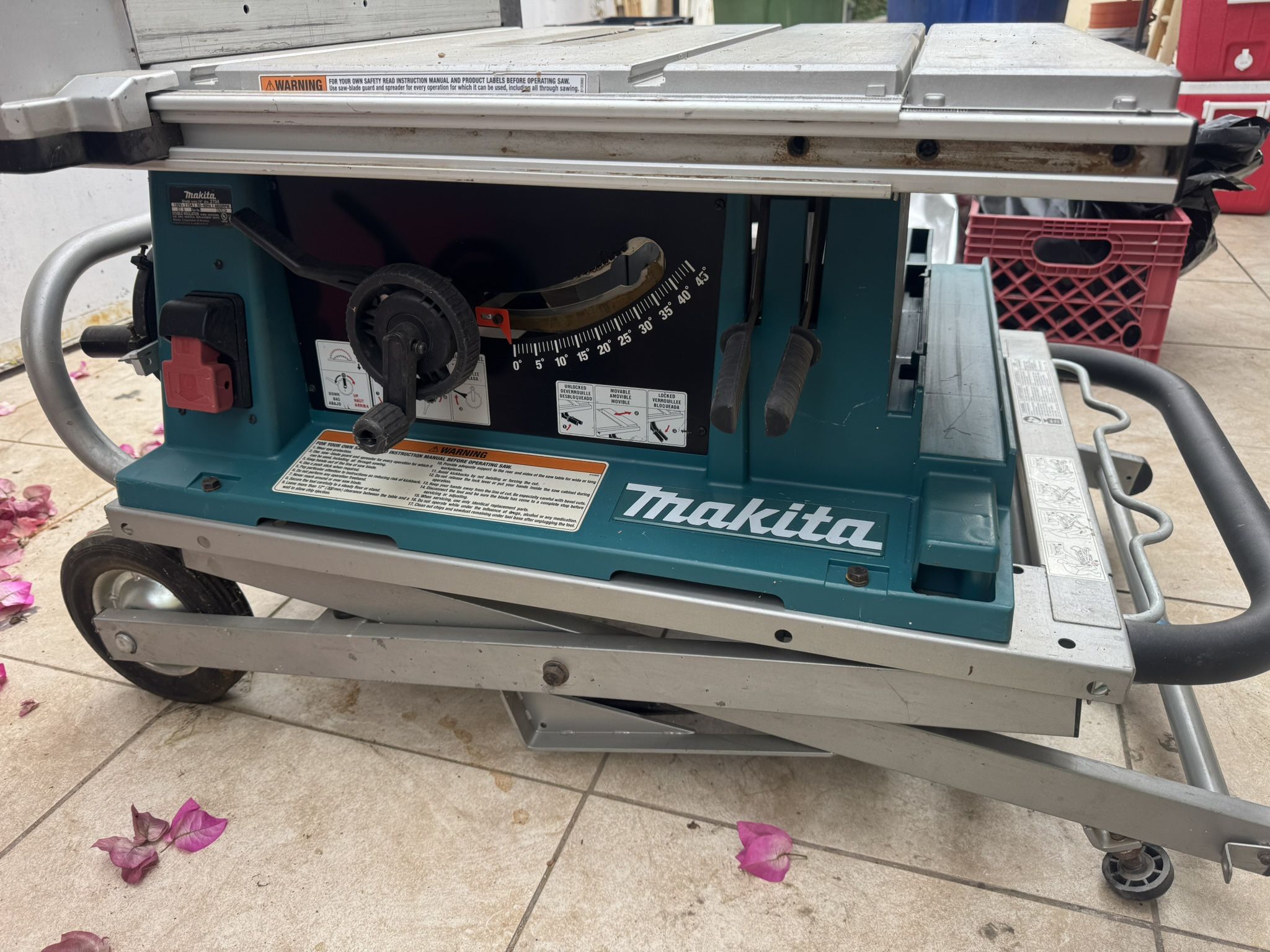 Makita 2704 Table Saw w/ Rolling Stand
