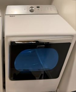 DRYER GAS 110 V 8.8  Cu. Ft EXCELLENT CONDITION 