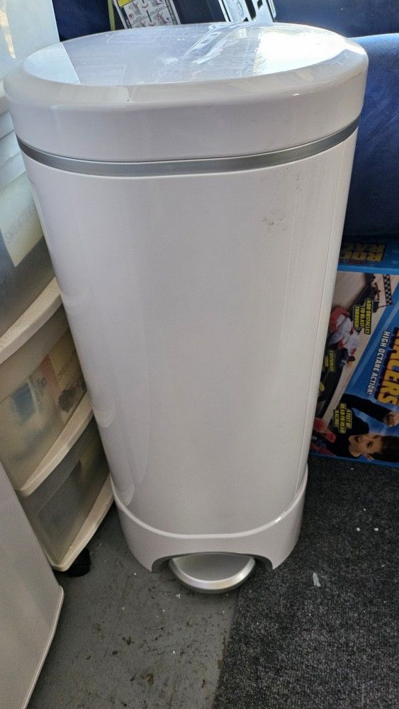 Munchkin STEP Diaper Pail