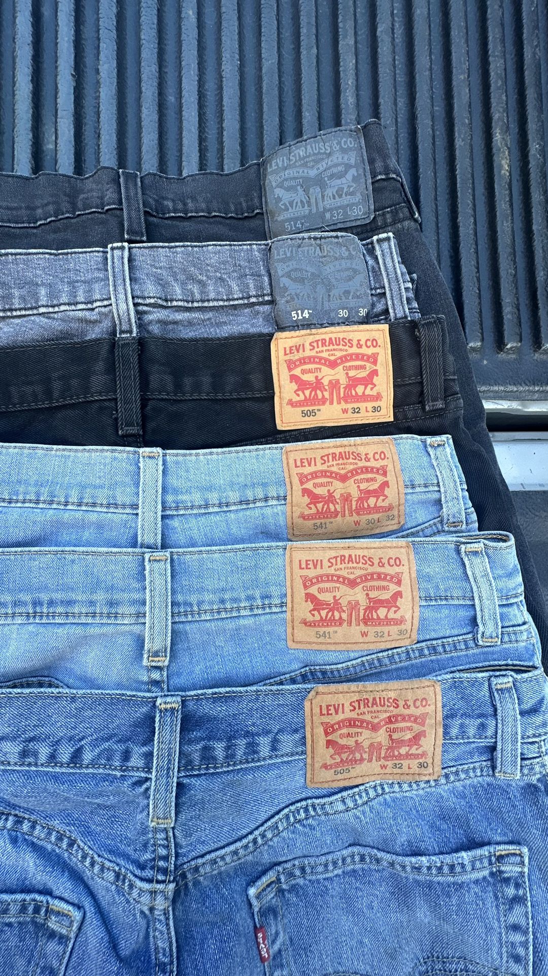 Levi’s Jeans And Wrangler Cargos (30 Each)