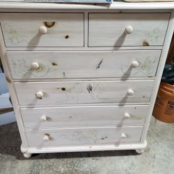 Thomasville First Impressions Dresser
