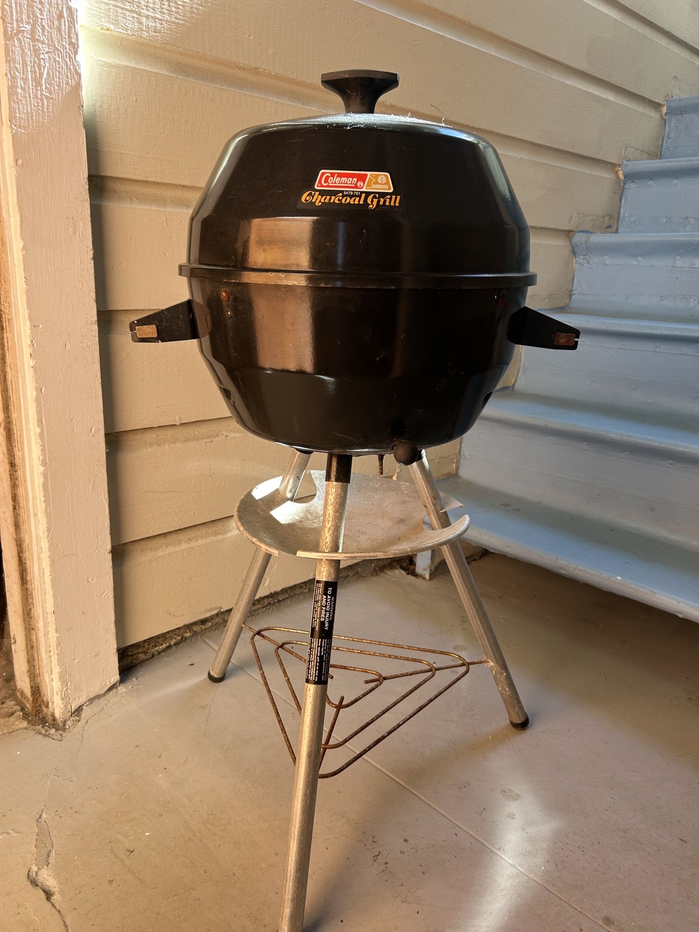 Coleman Charcoal Grill – Vintage Model 5479-701