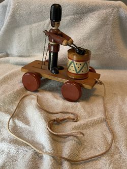 Vintage LOUIS NICHOLE FOLK ART Christmas Nutcracker Action Pull Toy 1983